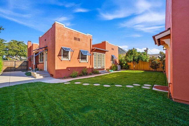 Building Photo - 314 E Palmyra Ave