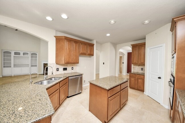 Building Photo - 2218 Longspur Ln