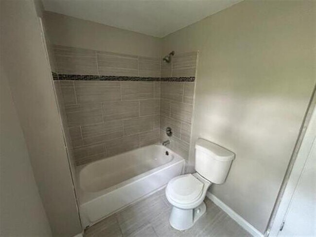 Building Photo - CLEVELAND