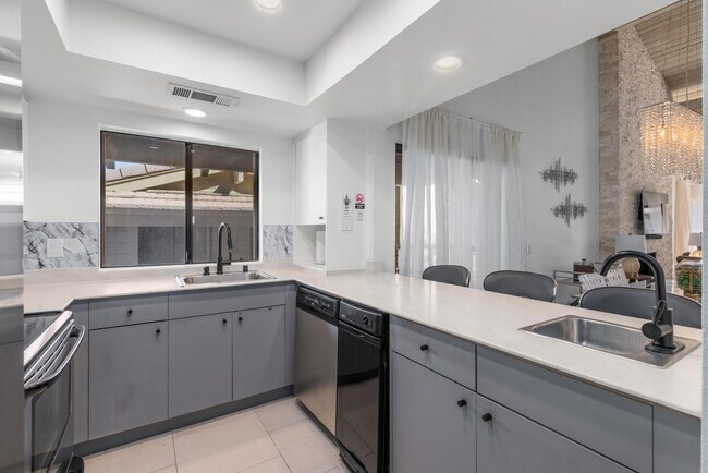 Building Photo - 46642 Arapahoe Cir