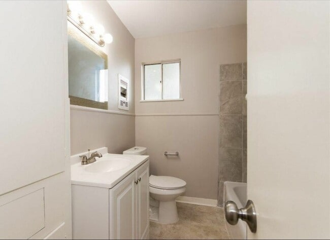 Building Photo - 3633 Bowling Ln