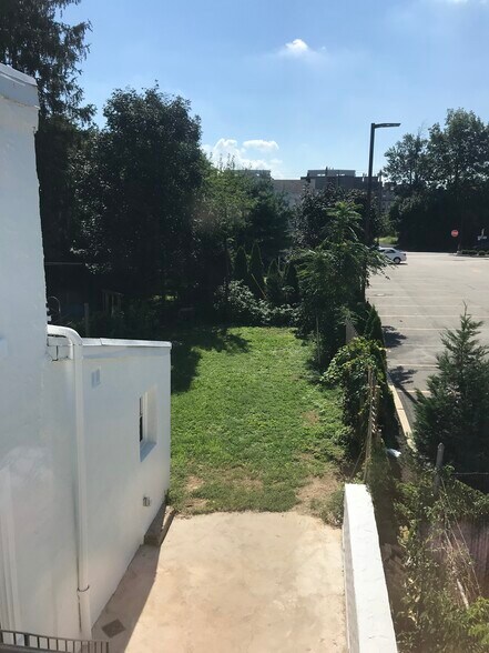 Building Photo - 533-2 Gerhard St