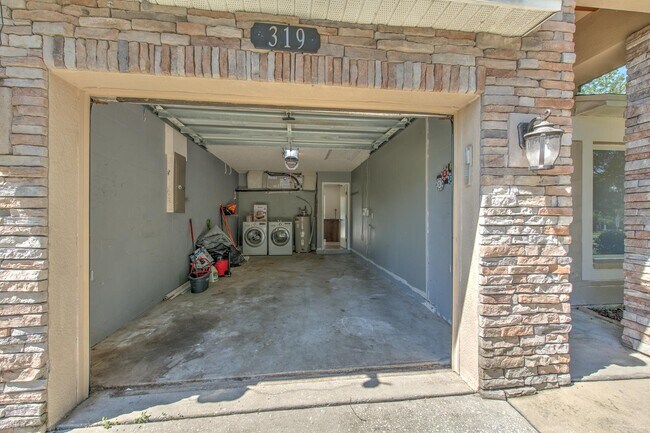 Building Photo - 319 Abigail Rd