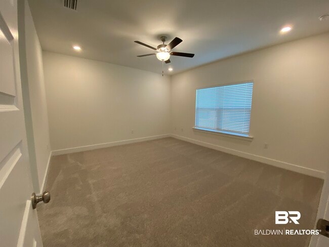 Building Photo - 510 Hardwood Ave