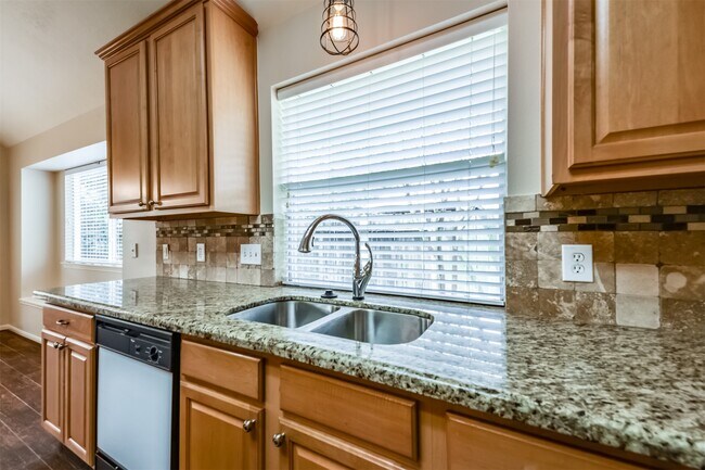 Building Photo - 17515 Fairgrove Park Dr