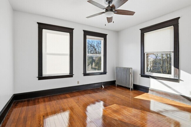 Building Photo - 44 Bardwell St