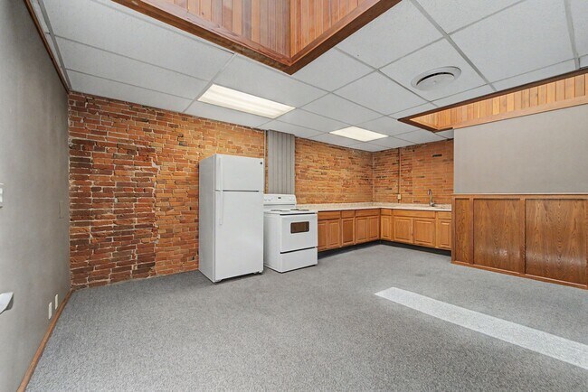 Building Photo - 1113