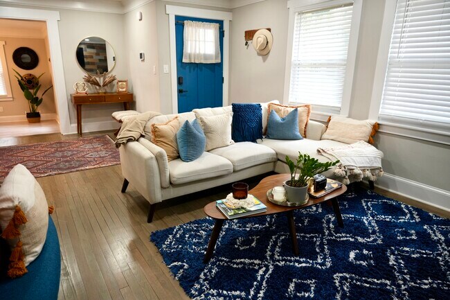 Living room - 1532 Belva Ave