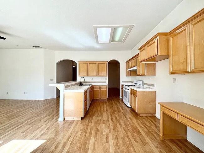 Building Photo - Beautiful One-Level Ranch-Style Home in Ro...