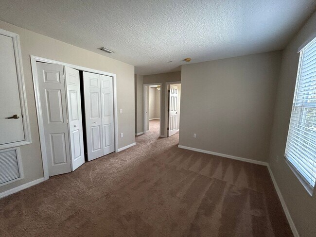 Building Photo - 458 Tradition Ln