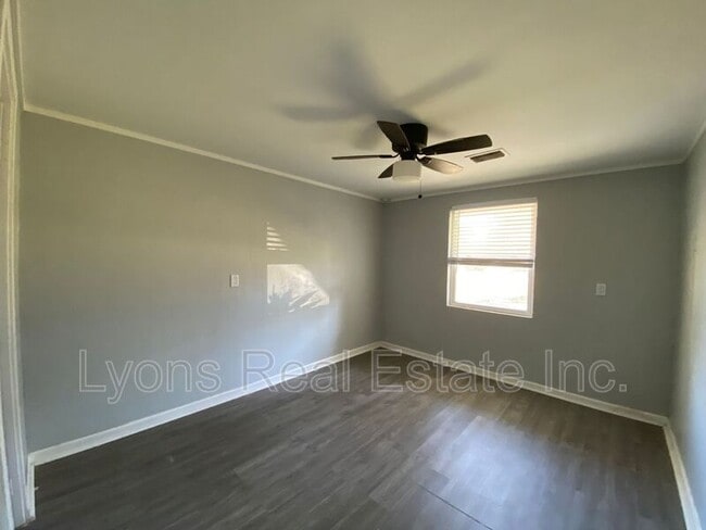 Building Photo - 1537 Piney Rd