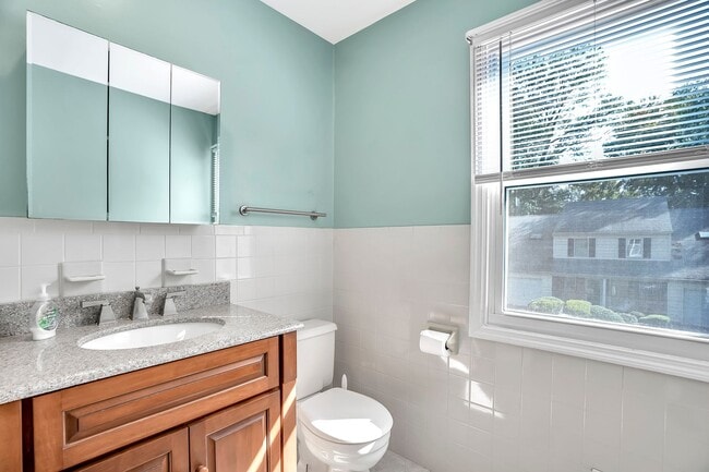 Building Photo - 2219 North Ave