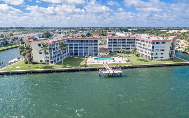 Building Photo - 105 Paradise Harbour Blvd