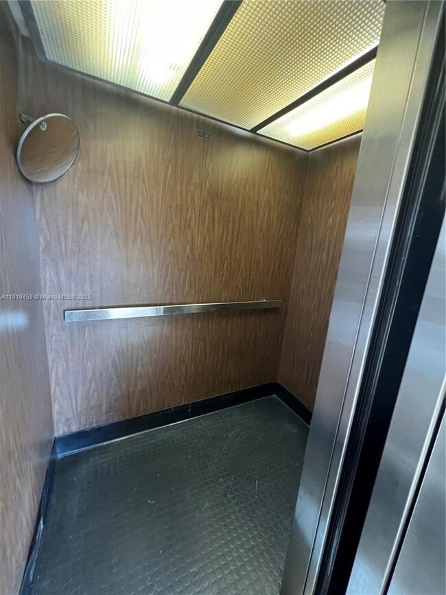 Building Photo - 301 Cambridge Rd