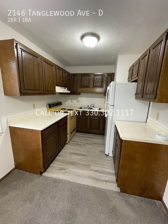 Building Photo - Two bedroom one bathroom second level apar...