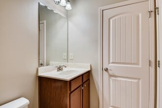 Building Photo - 1941 Ridgemont Ln