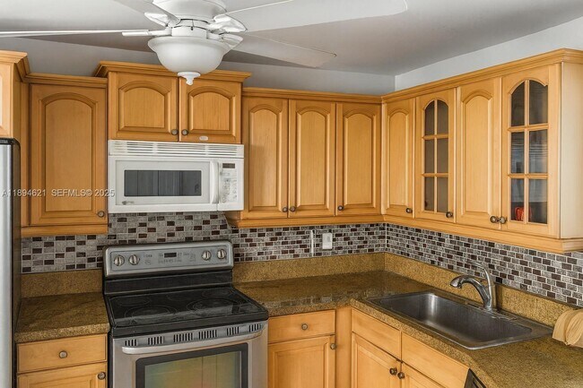 Building Photo - 1750 NE 191st St