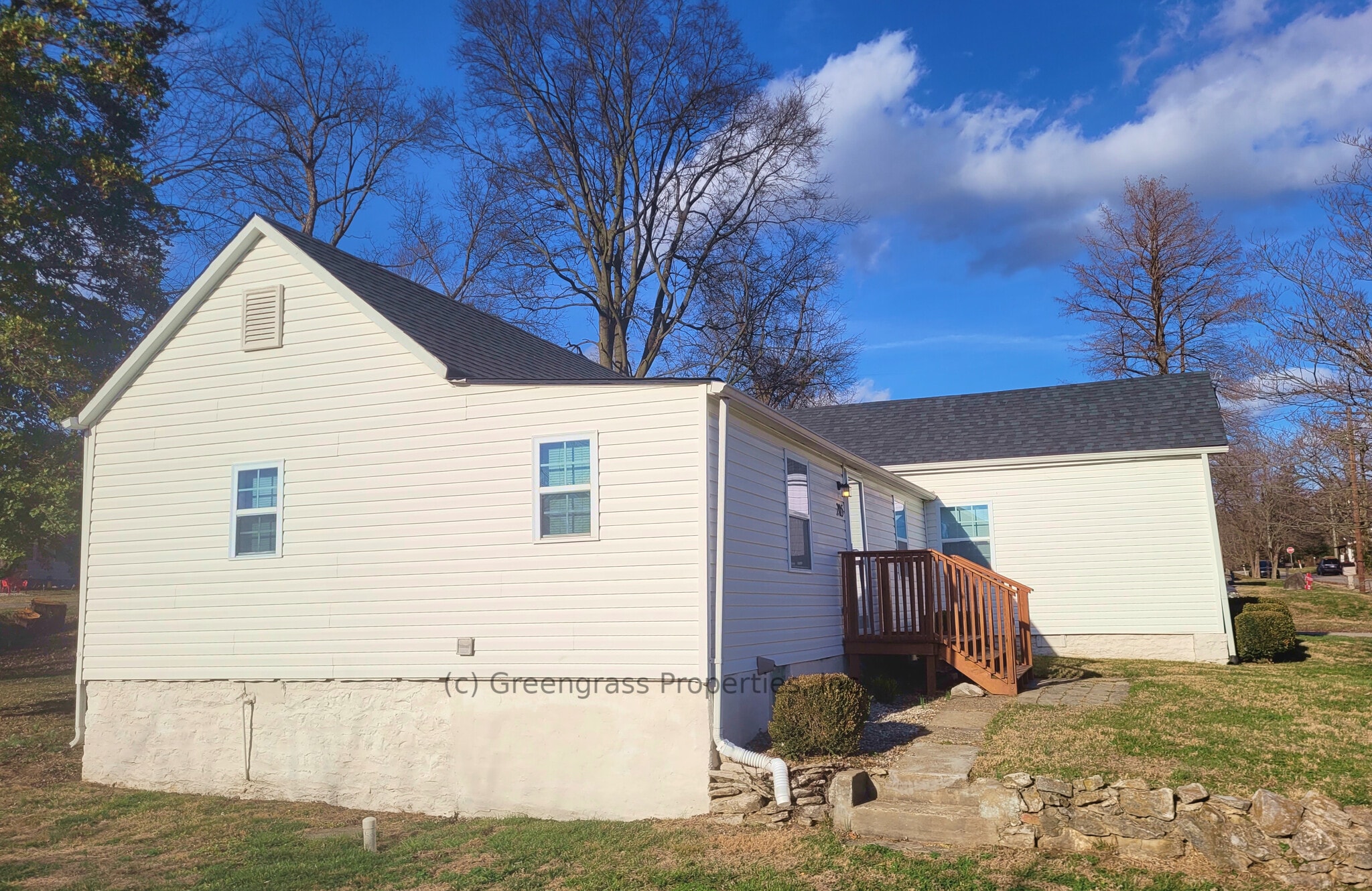 Side of House - 205 S 6th St