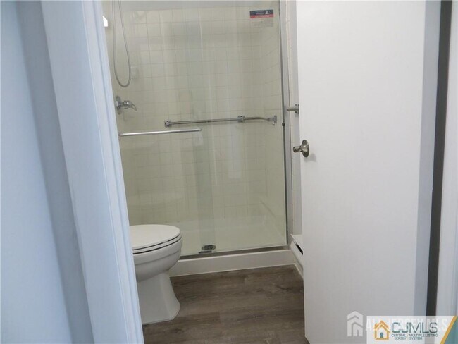 Building Photo - 631 Madison Dr