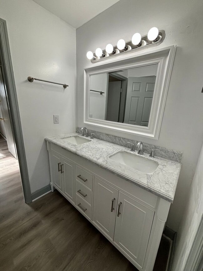 Building Photo - Beautiful 4 Bedroom 1.5 Bath House in Pottstown!