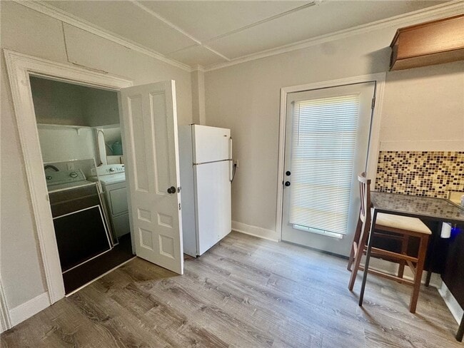 Building Photo - 113 W Main St