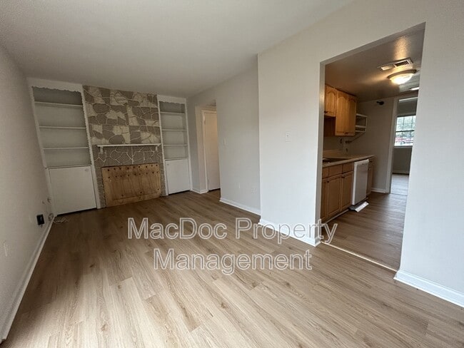 Building Photo - 2538 Sedgewick Pl