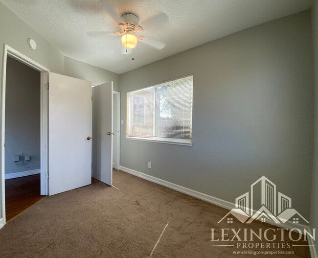 Building Photo - Spacious, 3BD/1BA, Home with Office in Car...
