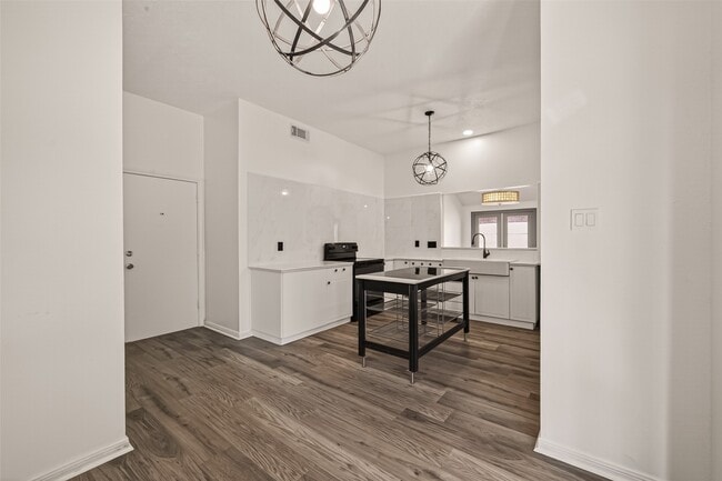 Building Photo - 3517 Denio Dr