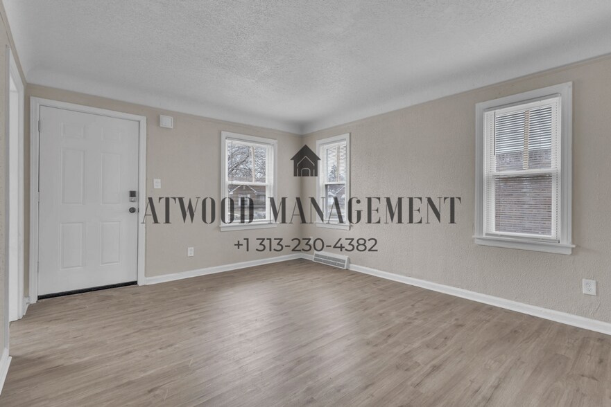 Building Photo - This beautifully updated 3-bedroom, 1-bath single-family home is ready for move-in!