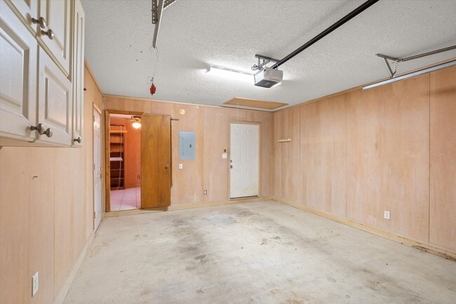 Building Photo - CUL-DE-SAC LOCATION NEAR HISTORIC FAIRHOPE