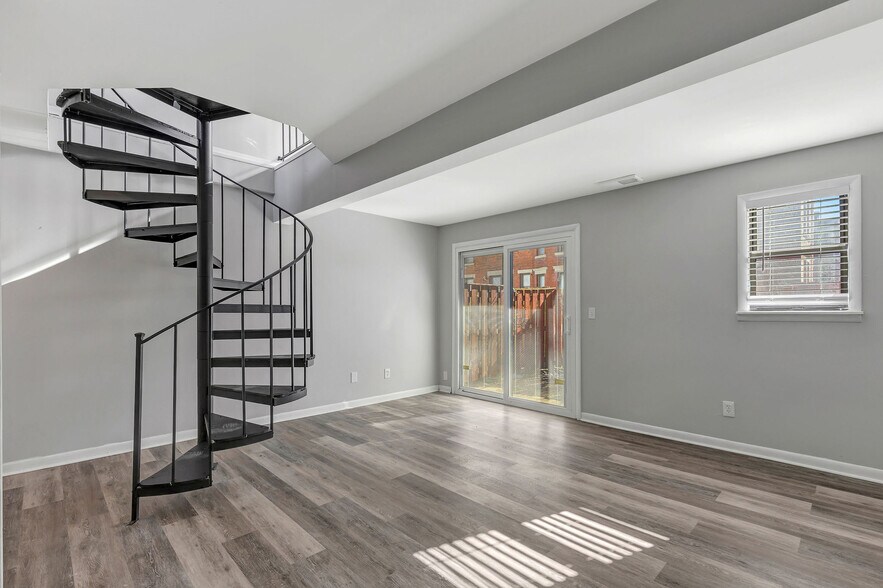 Building Photo - 2410 Grandview Ave