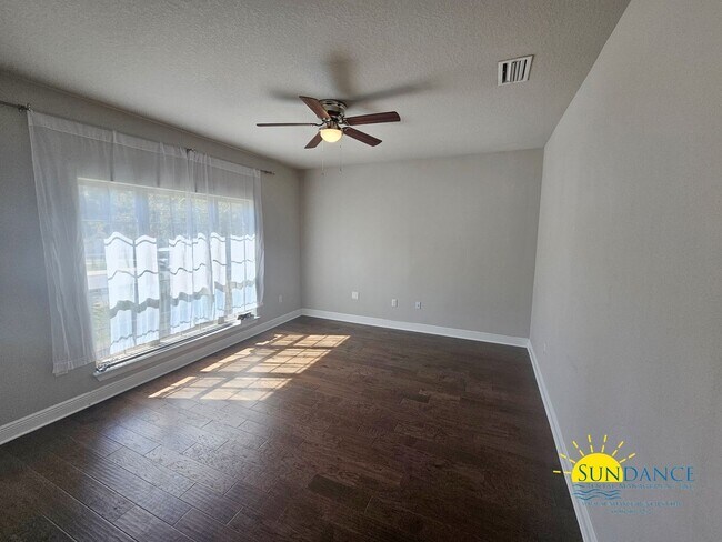 Building Photo - Spacious 5-Bedroom Home in Desirable Peach Creek, Minutes from the Beach!