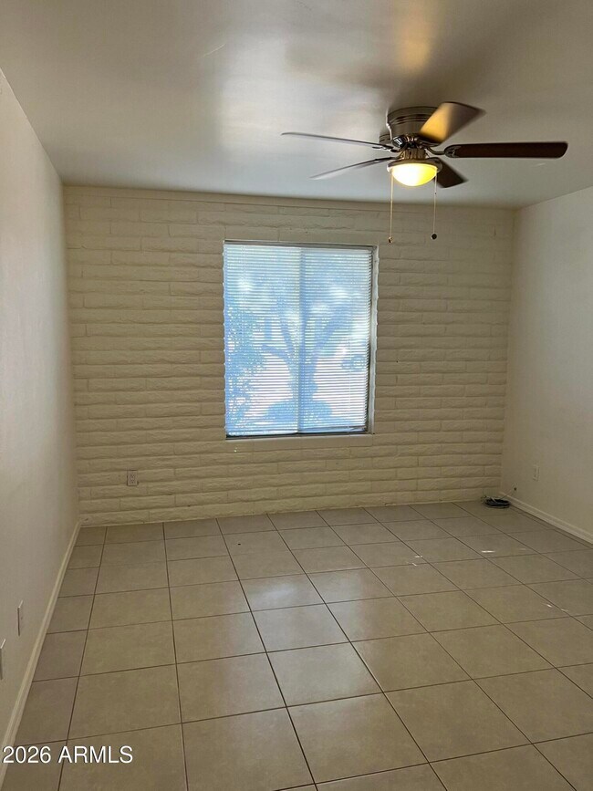 Building Photo - 1622 E Del Rio Dr