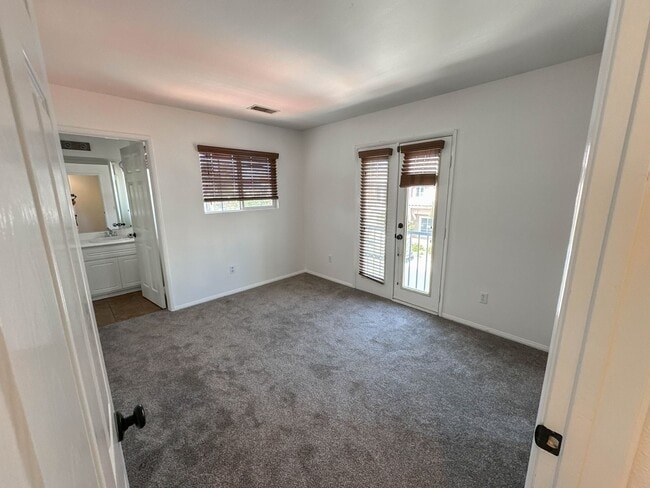 Building Photo - COMING SOON! 3 Bedroom Home for Rent in Valencia!