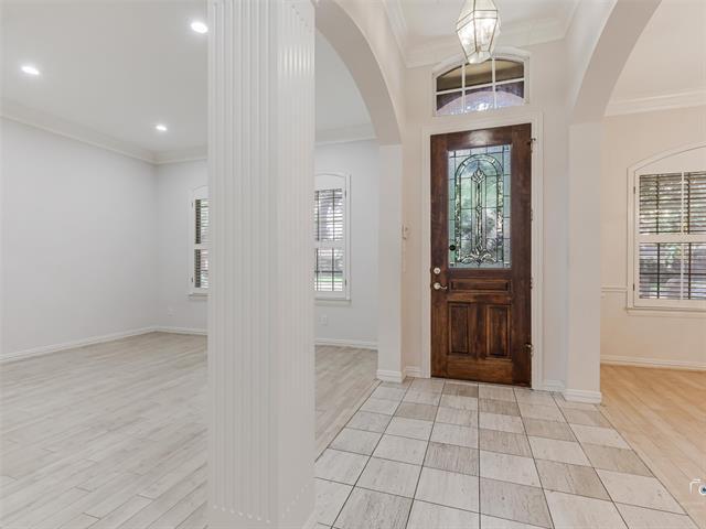 Building Photo - 609 Sunningdale