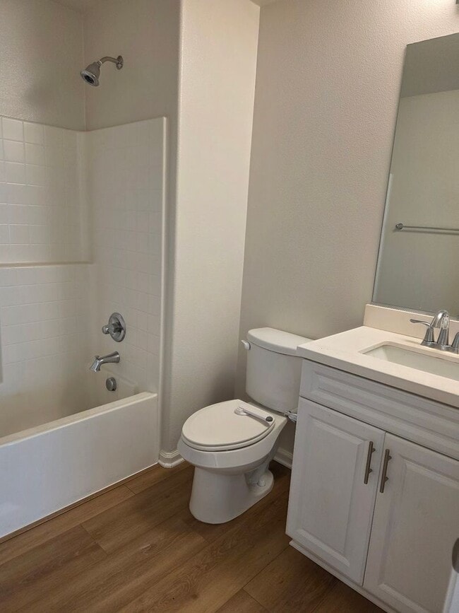 Building Photo - Gorgeous 3 Bedroom Townhome in Paseo del Sol with new flooring and paint!