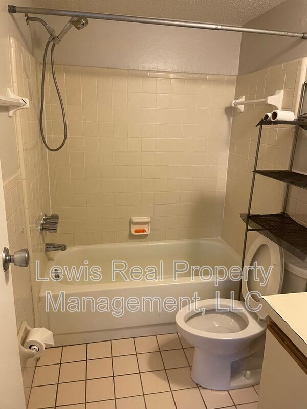 Building Photo - 253 Hayden Rd