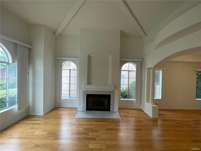 Building Photo - 10010 Reseda Blvd