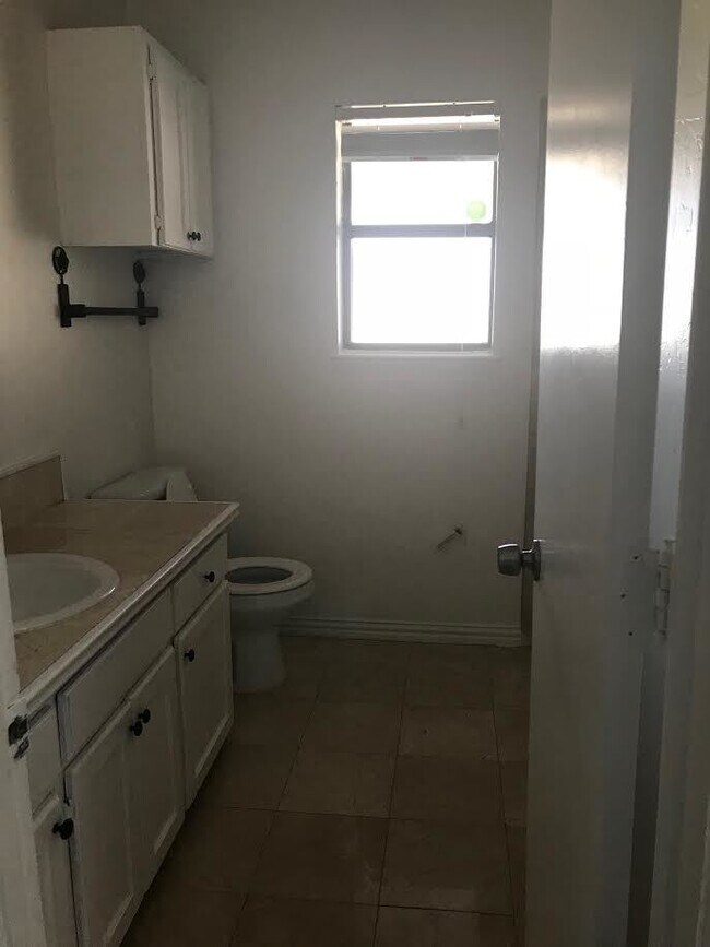 Building Photo - Attractive 3 bed / 2 bath family home