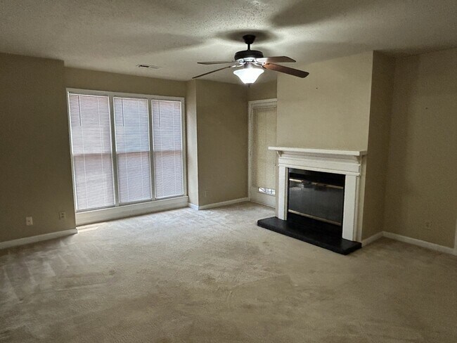 Building Photo - 4969-4967 7 Pine Cir