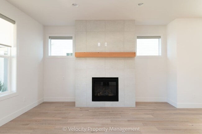 Building Photo - Brand New Beautiful Home!
