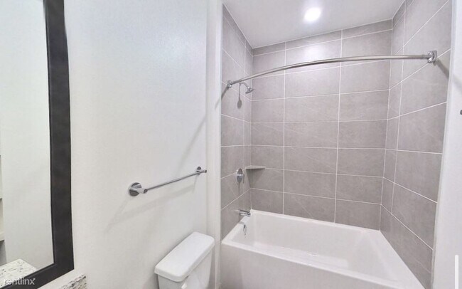 Building Photo - 1 br, 1 bath Condo - 3200 Greenlawn Blvd
