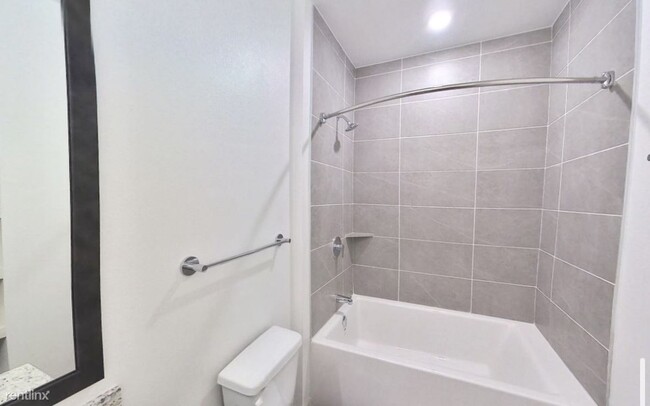 Building Photo - 1 br, 1 bath Condo - 661 Louis Henna Blvd ...