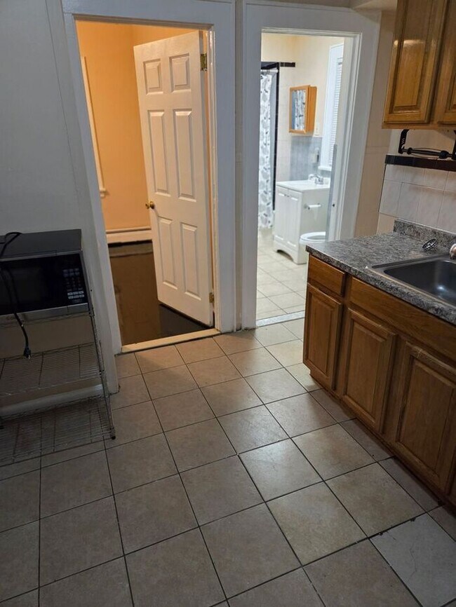 Building Photo - 24 Valley St