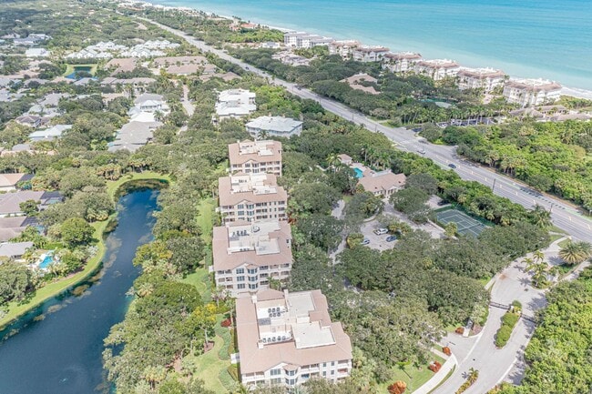 Building Photo - 801 N Swim Club Dr