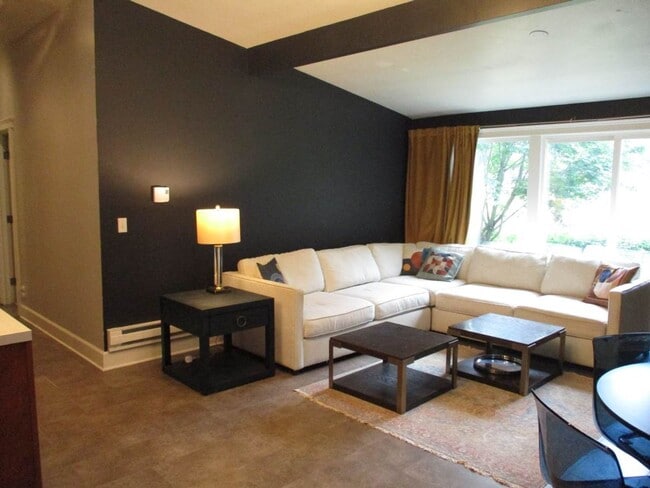 Building Photo - 3 bedroom Rambler with Above Garage Studio...