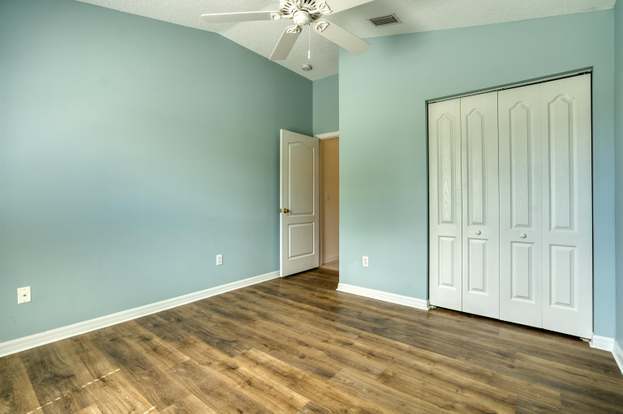 Building Photo - 704 Captains Dr