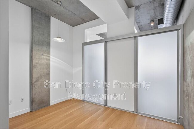 Building Photo - 1025 Island Ave