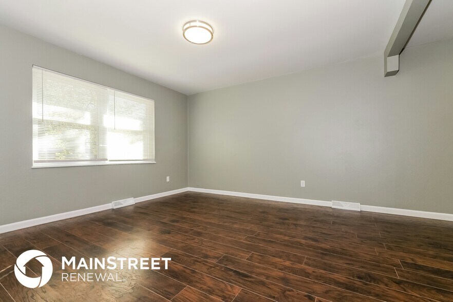 Building Photo - 404 SW Keystone Ct