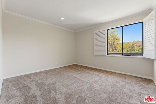 Building Photo - 1315 S Roxbury Dr